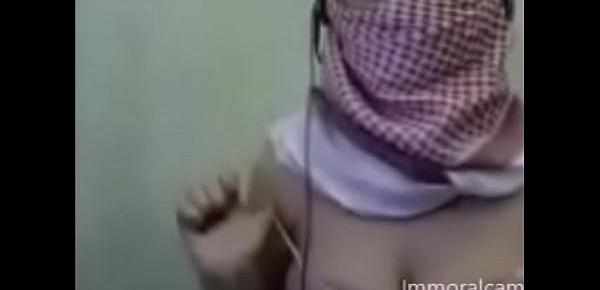  Arab Giirl Showing Tits On Webcam